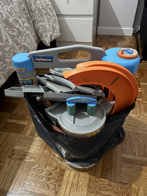 Estacionamiento de coches de juguete