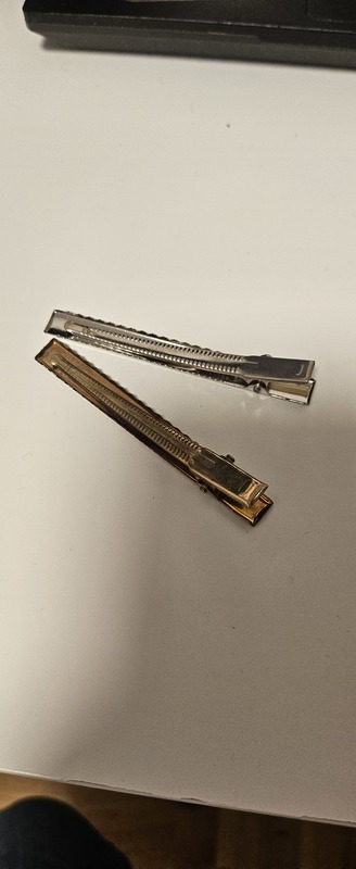 dos horquillas pelo metal