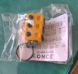 Llavero prisma con el sistema Braille 