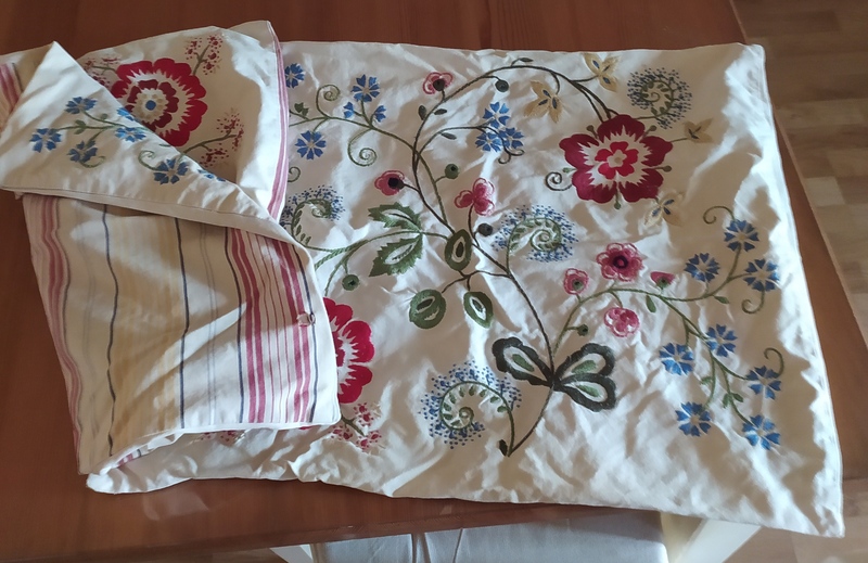 Dos cojines IKEA