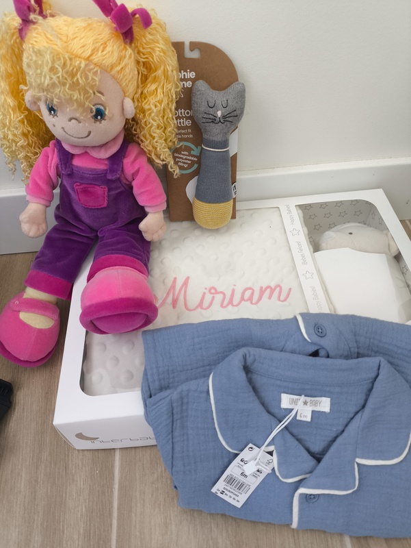 Juguetes y ropita bebé