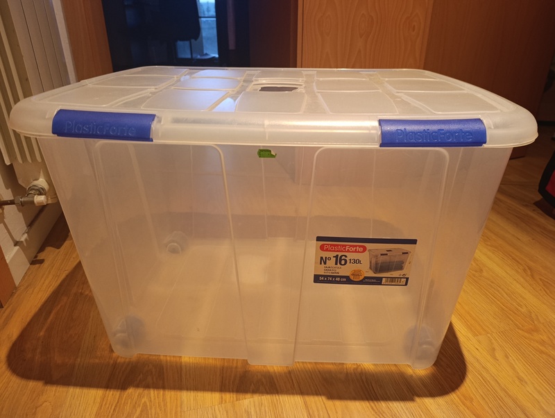 Caja de plástico grande