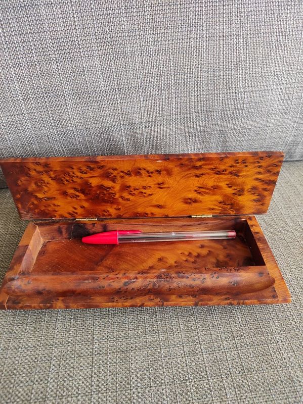 Guardalápices de escritorio, madera de raíz