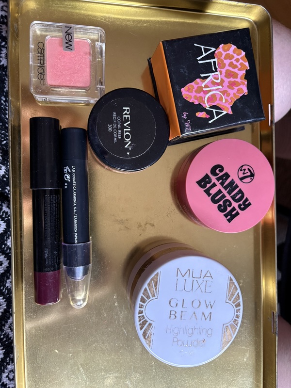 MAQUILLAJE