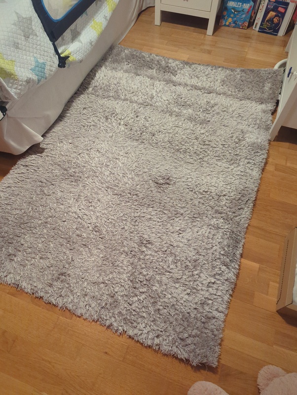 Alfombra gris pelo corto