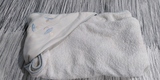 Toalla infantil de borde azul