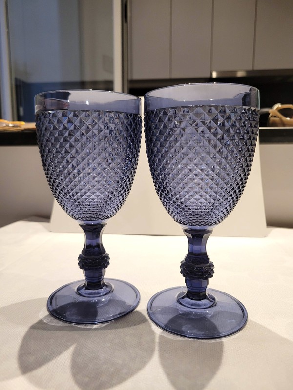 Dos copas azules
