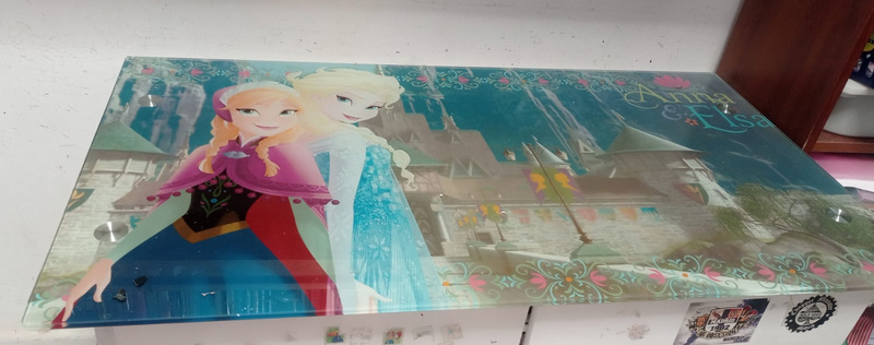 Estupenda mesa Frozen con cajones