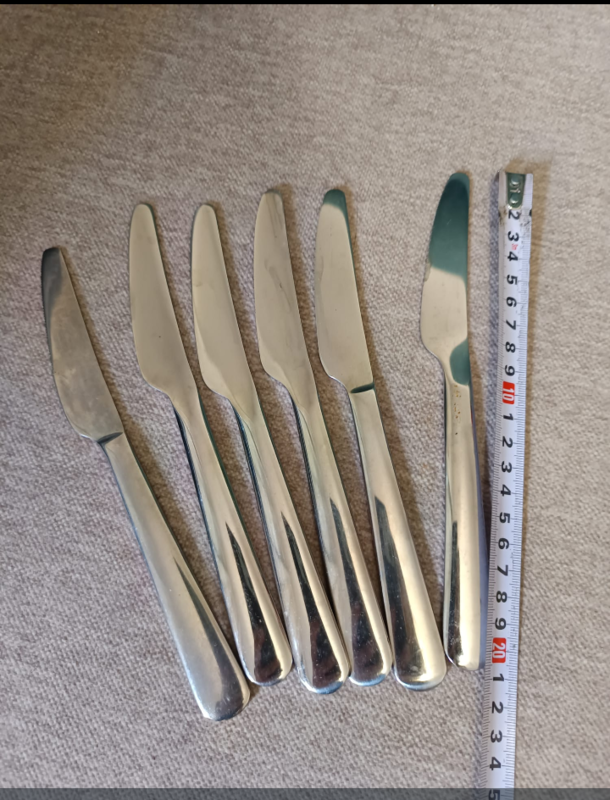 Juego de 6 cuchillos mesa.