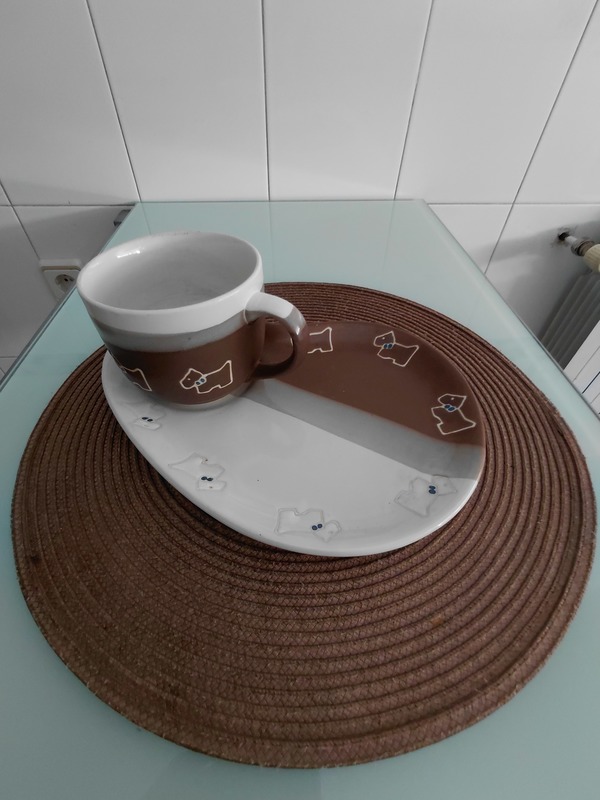 Bandeja con taza grande