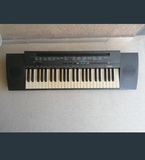 Teclado electrónico Yamaha PSR-100.