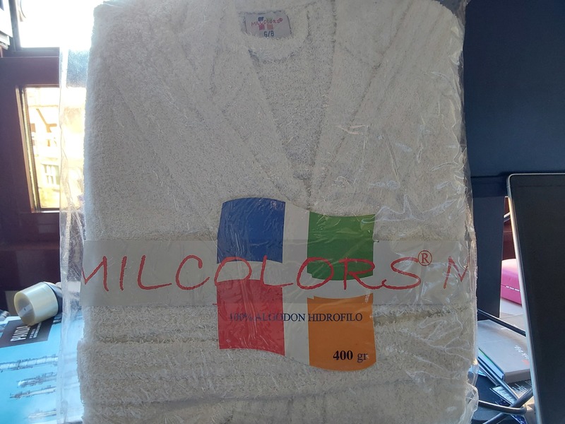 Regalos siete albornoces de algodón 100% talla 6-8 años sin estrenar