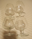 Cuatro (4) copas.