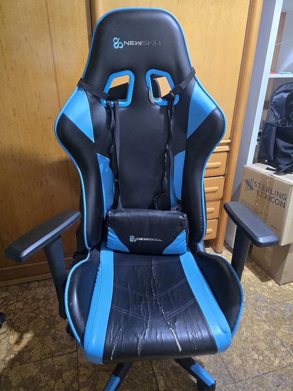 Silla Newskill Desgastada