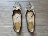 Babuchas de piel bordadas talla 39