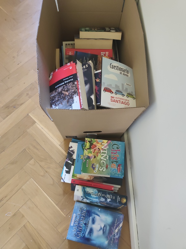 cajas de libros, novela, cuentos, etc