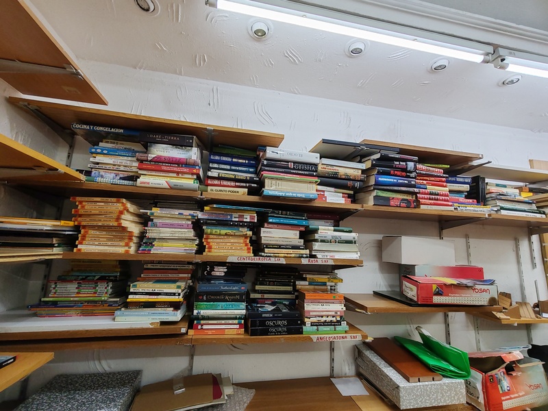 Libros usados, regalo por cierre de negocio