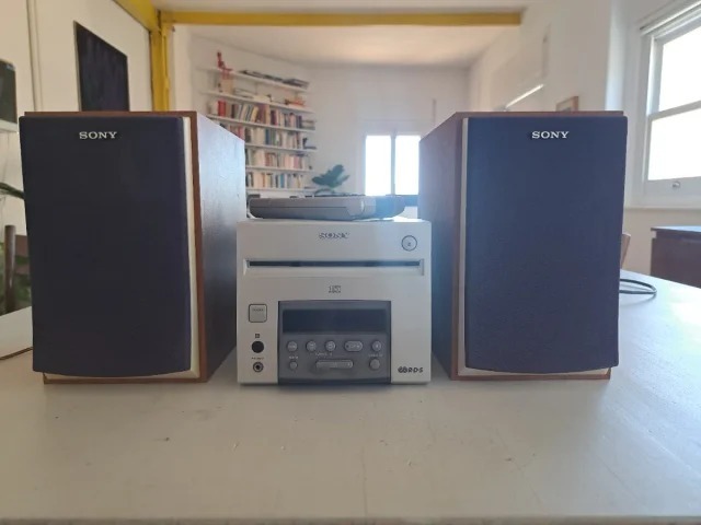 Equipo de Musica (el CD "salta") a reparar