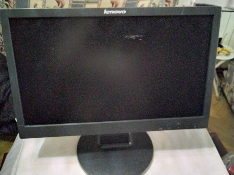 DOY EL MONITOR DE 19 PULGADAS 